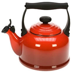 Le Creuset Tradition fluitketel 2,1 liter staal kersrood Le Creuset Tradition Fluitketel 2,1 Liter Staal Kersrood -Le Creuset 4299 25336 1