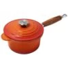 Le Creuset Sauspan Met Deksel En Houten Steel ø 18 Cm Gietijzer Vulcanique -Le Creuset gietijzeren steelpan met deksel in oranjerood 18cm 1 8l 1 1550481692 1000x1000