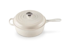 Le Creuset Signature Cassadou Braadpan ø 26 Cm Gietijzer Meringue 3 Le Creuset Signature Cassadou Braadpan ø 26 Cm Gietijzer Meringue -Le Creuset lc 20200116 hl ps fs 21079267164430 002