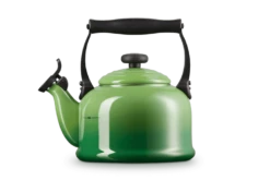 Le Creuset Tradition Fluitketel 2,1 Liter Staal Bamboo 3 Le Creuset Tradition Fluitketel 2,1 Liter Staal Bamboo -Le Creuset lc 20200630 zs ps fs 40102024080000 003 1