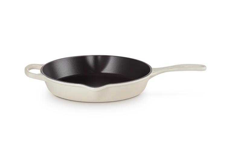 Le Creuset skillet hoge koekenpan ø 26 cm gietijzer meringue Le Creuset Skillet Hoge Koekenpan ø 26 Cm Gietijzer Meringue -Le Creuset lc 20200715 hl ps fs 20187267160422 001