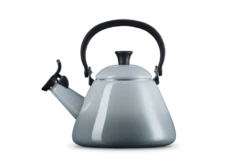 Le Creuset Kone Fluitketel 1,6 Liter Staal Mist Grey 4 Le Creuset Kone Fluitketel 1,6 Liter Staal Mist Grey -Le Creuset lc 20201215 zs ps fs 40101025410000 003