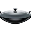 Le Creuset Wok Met Glazen Deksel 4,5 Liter ø 36 Cm Gietijzer Mat Zwart 1 Le Creuset Wok Met Glazen Deksel 4,5 Liter ø 36 Cm Gietijzer Mat Zwart -Le Creuset lc 20210125 ad ps ns 25304360000460 001 2